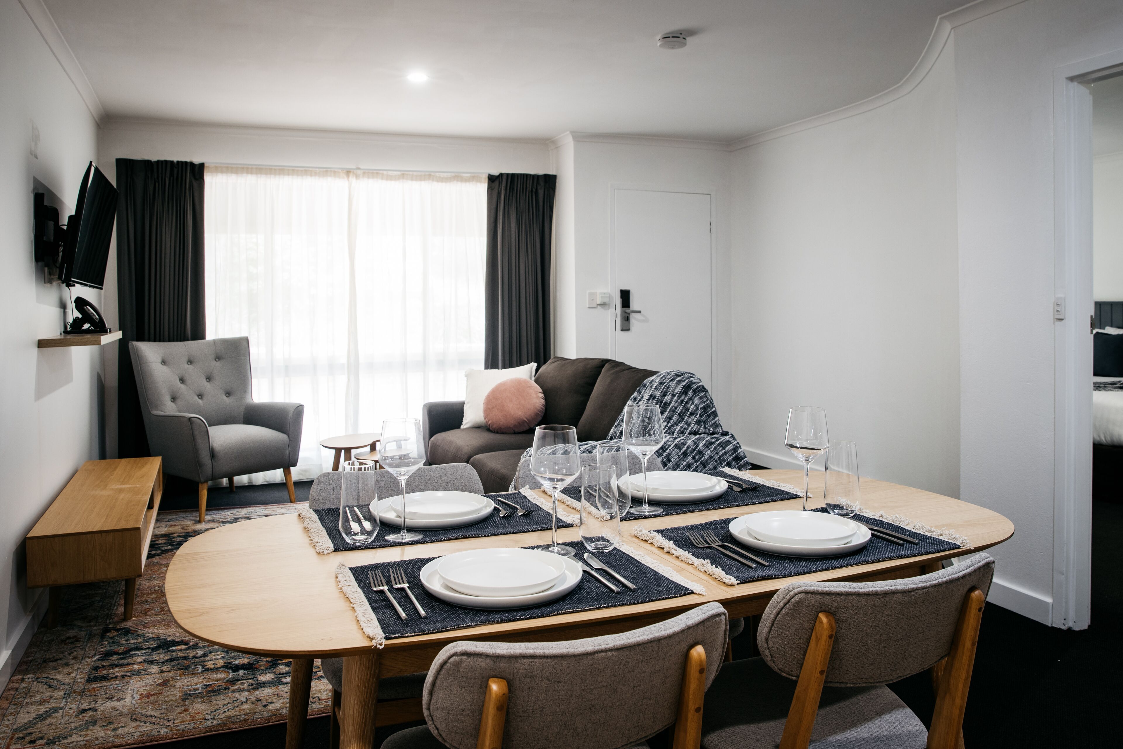 Apartamento Deluxe, 1 cama de matrimonio grande | Servicio de comidas en la habitación