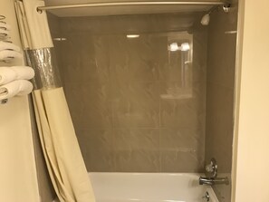 Bathroom shower - Rodeway Inn Dillsburg (Dillsburg)