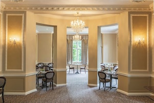 Lunch and dinner served