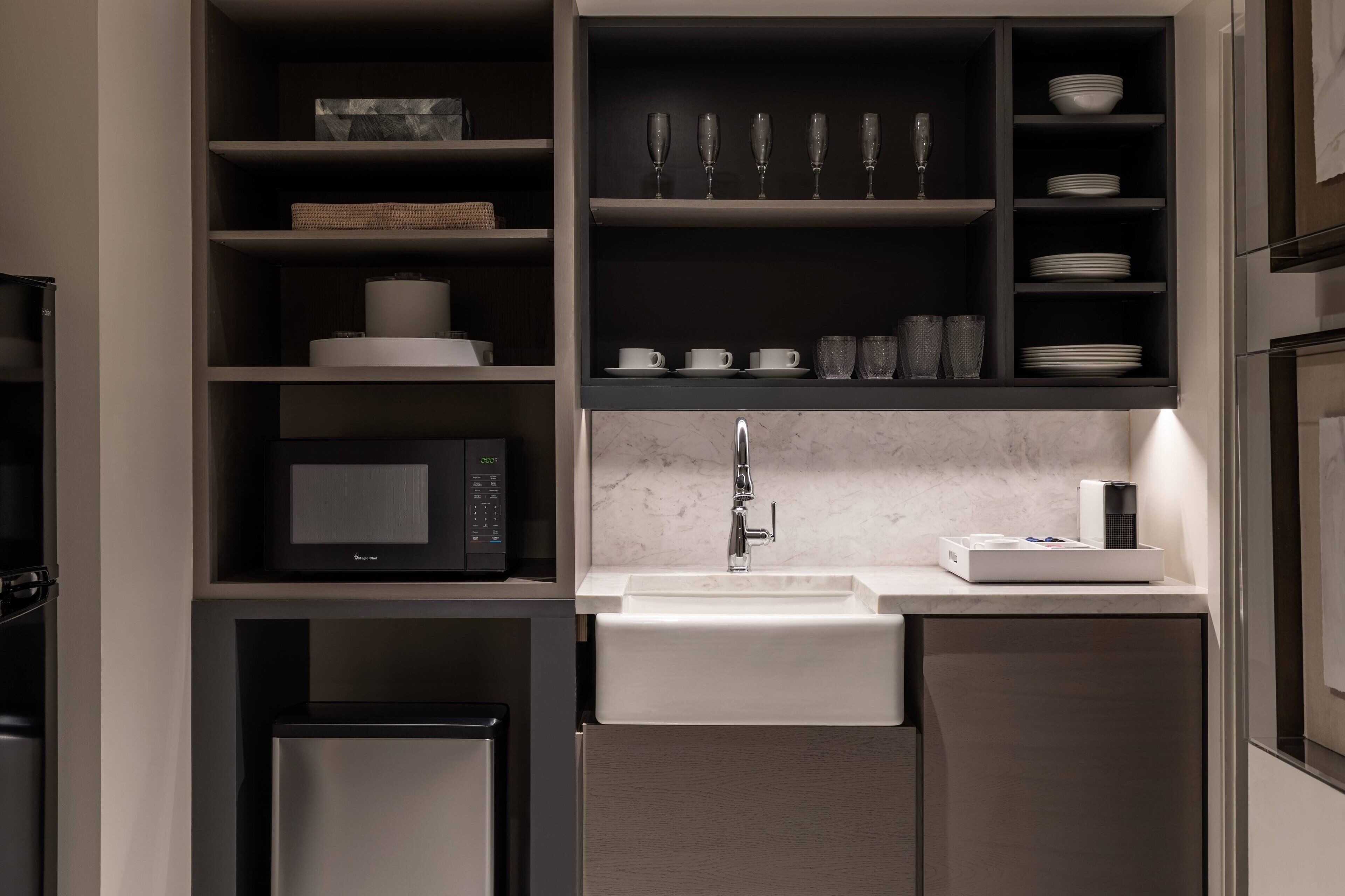 presidential suite, 1 bedroom, balcony | private kitchen | coffee/tea maker