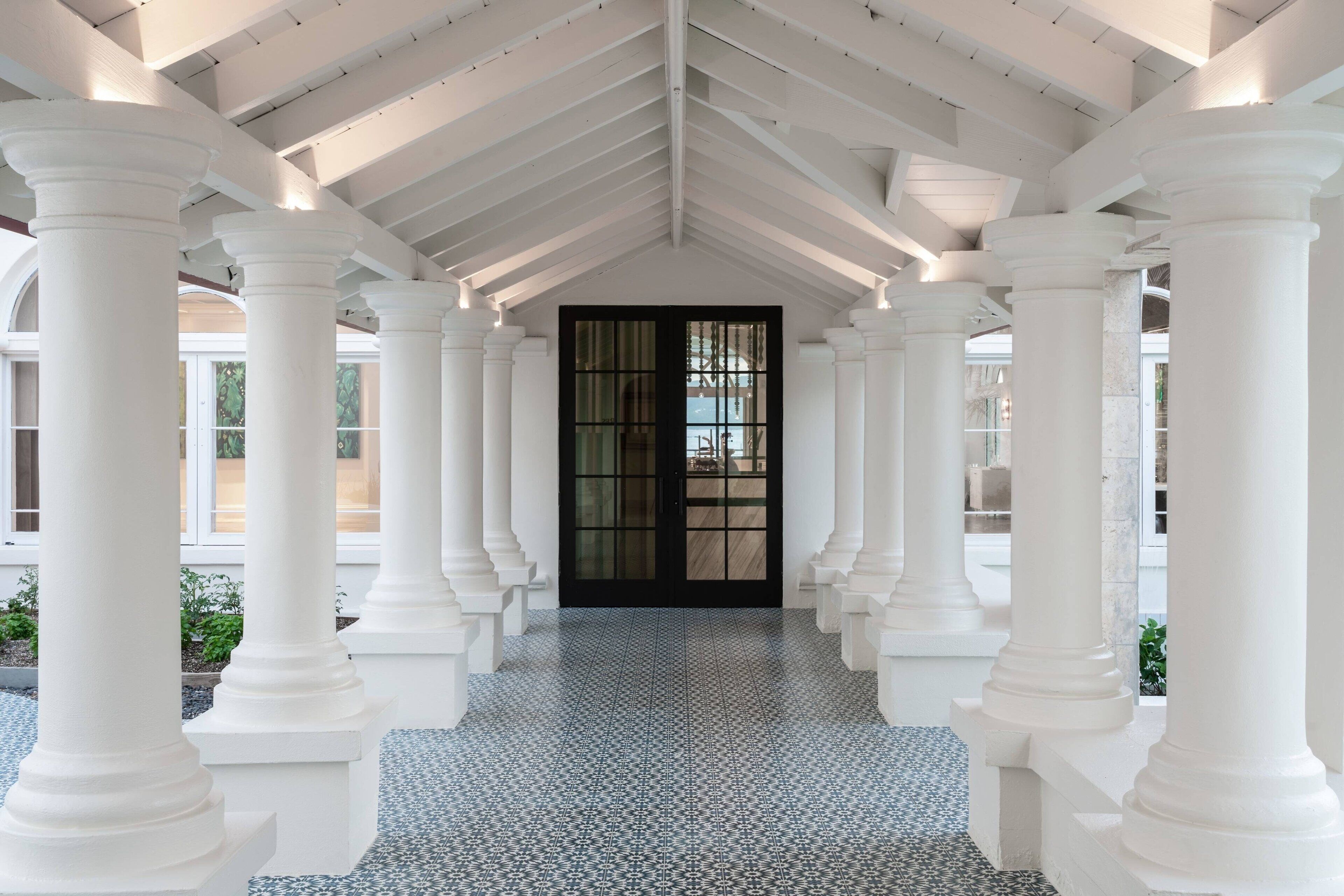 4 restaurants, breakfast served