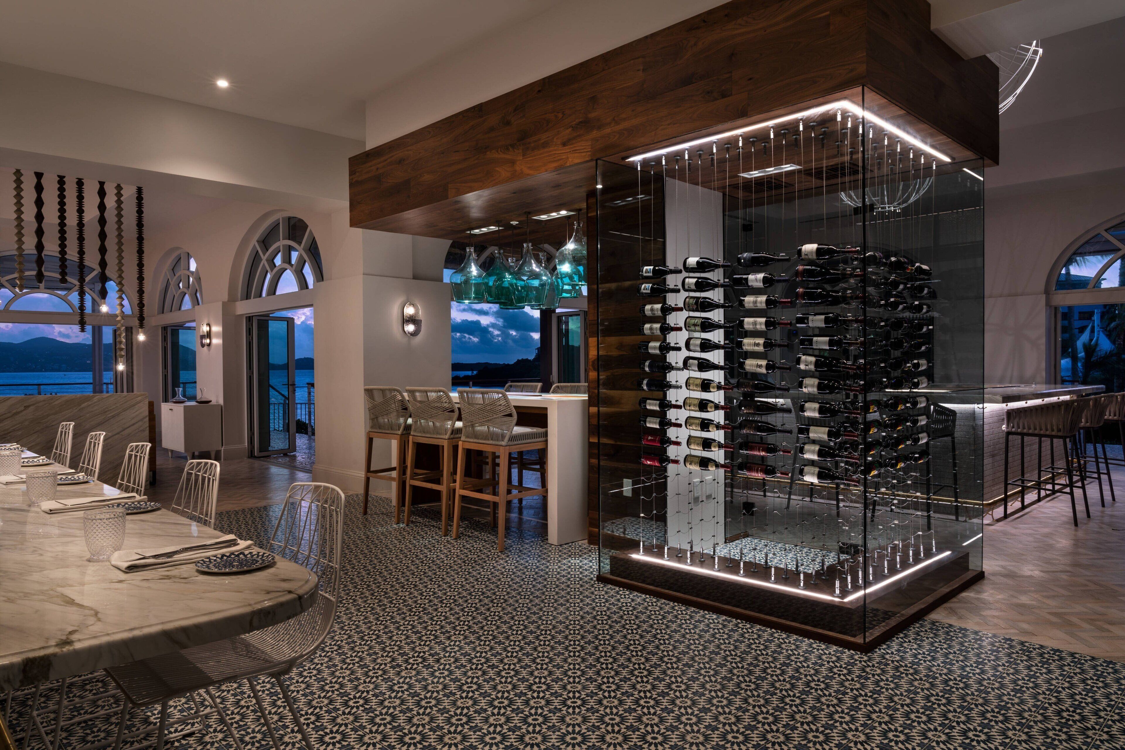 4 restaurants, breakfast served