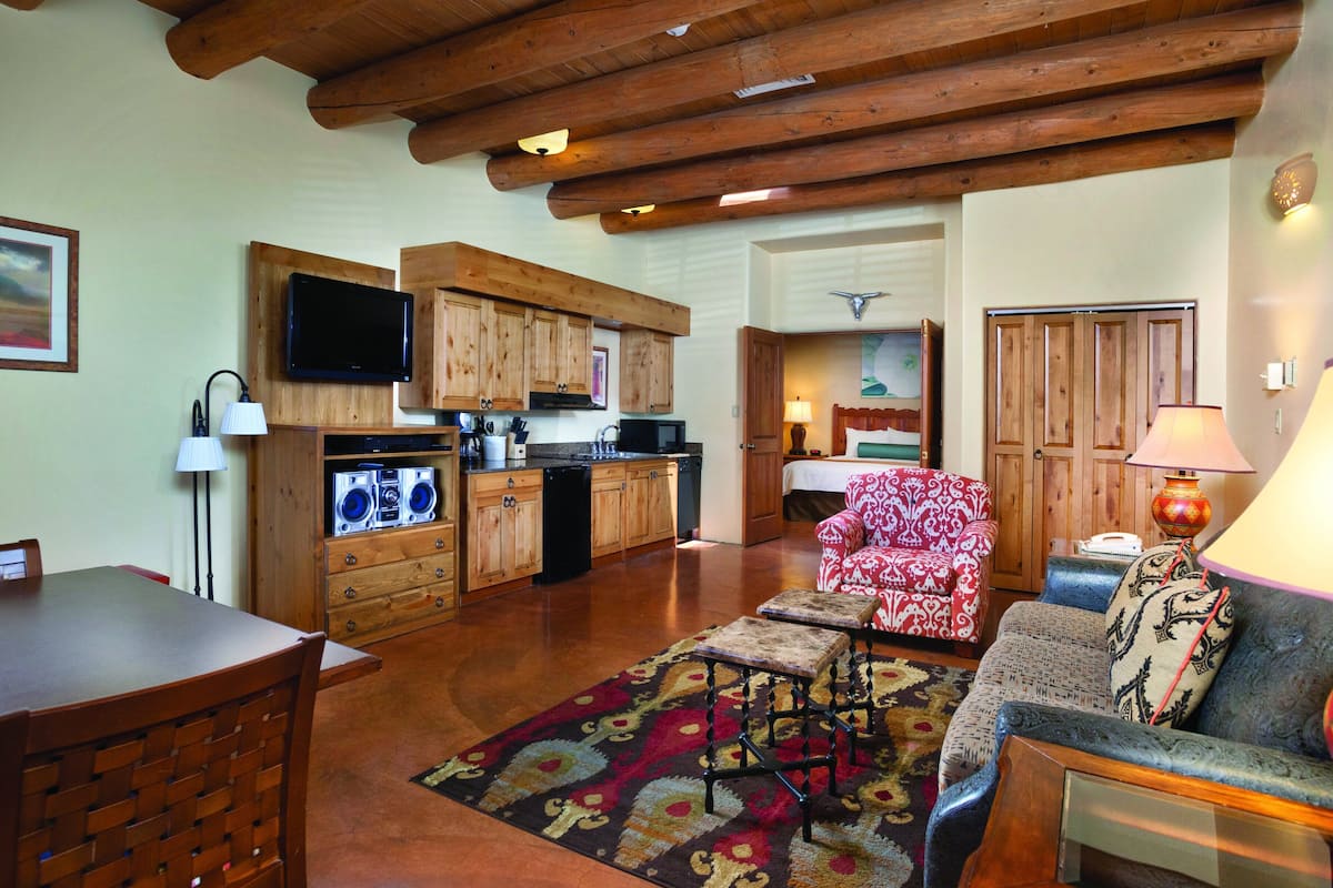 standard studio, non smoking, kitchenette | 1 bedroom, iron/ironing board, wifi, bed sheets