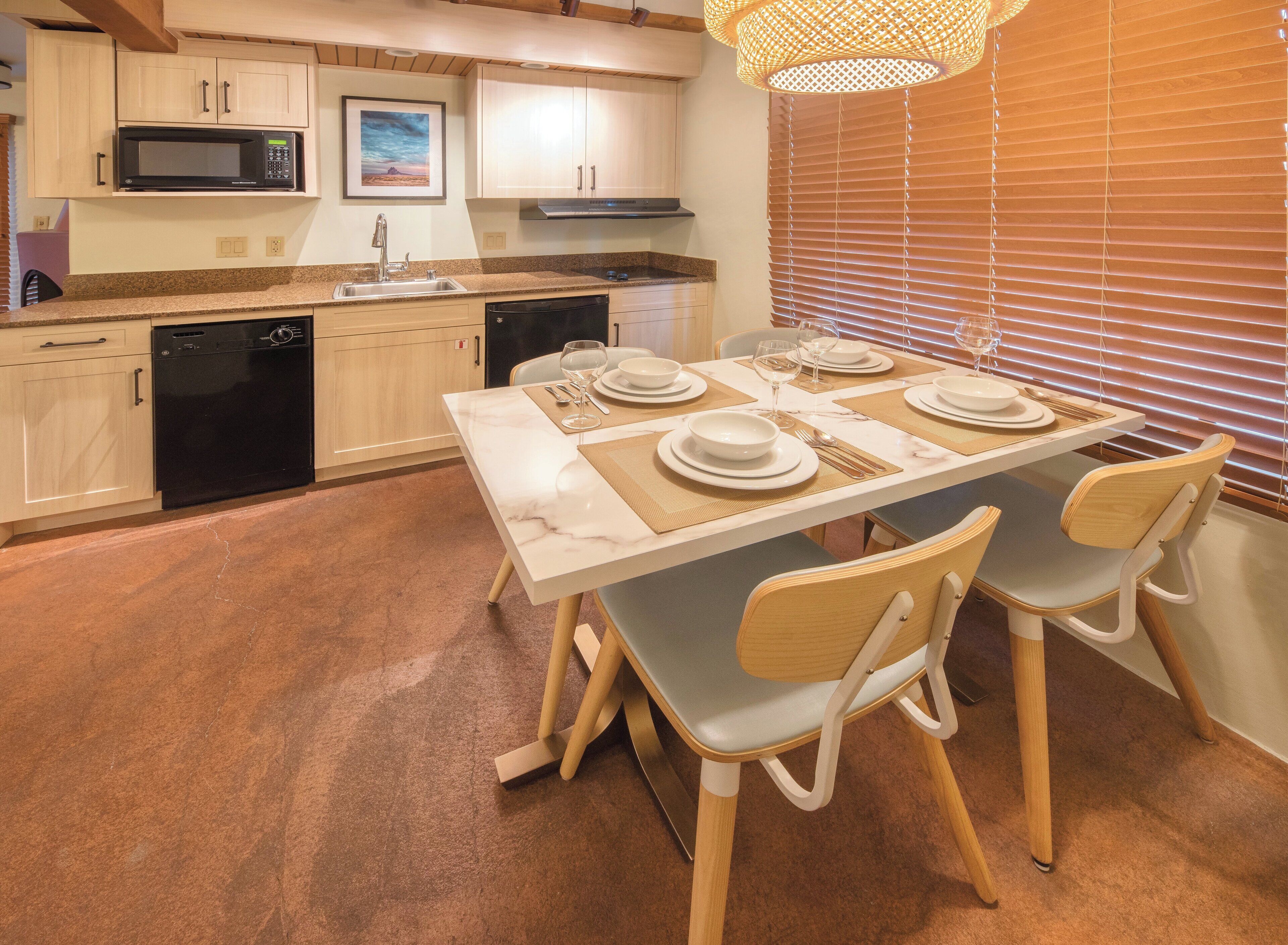 standard studio, non smoking, kitchenette | in-room dining