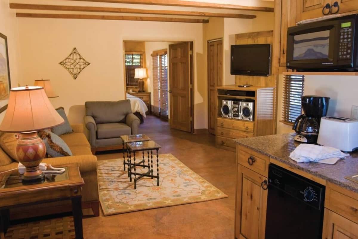 Living area | 32-inch LCD TV with cable channels, TV, fireplace