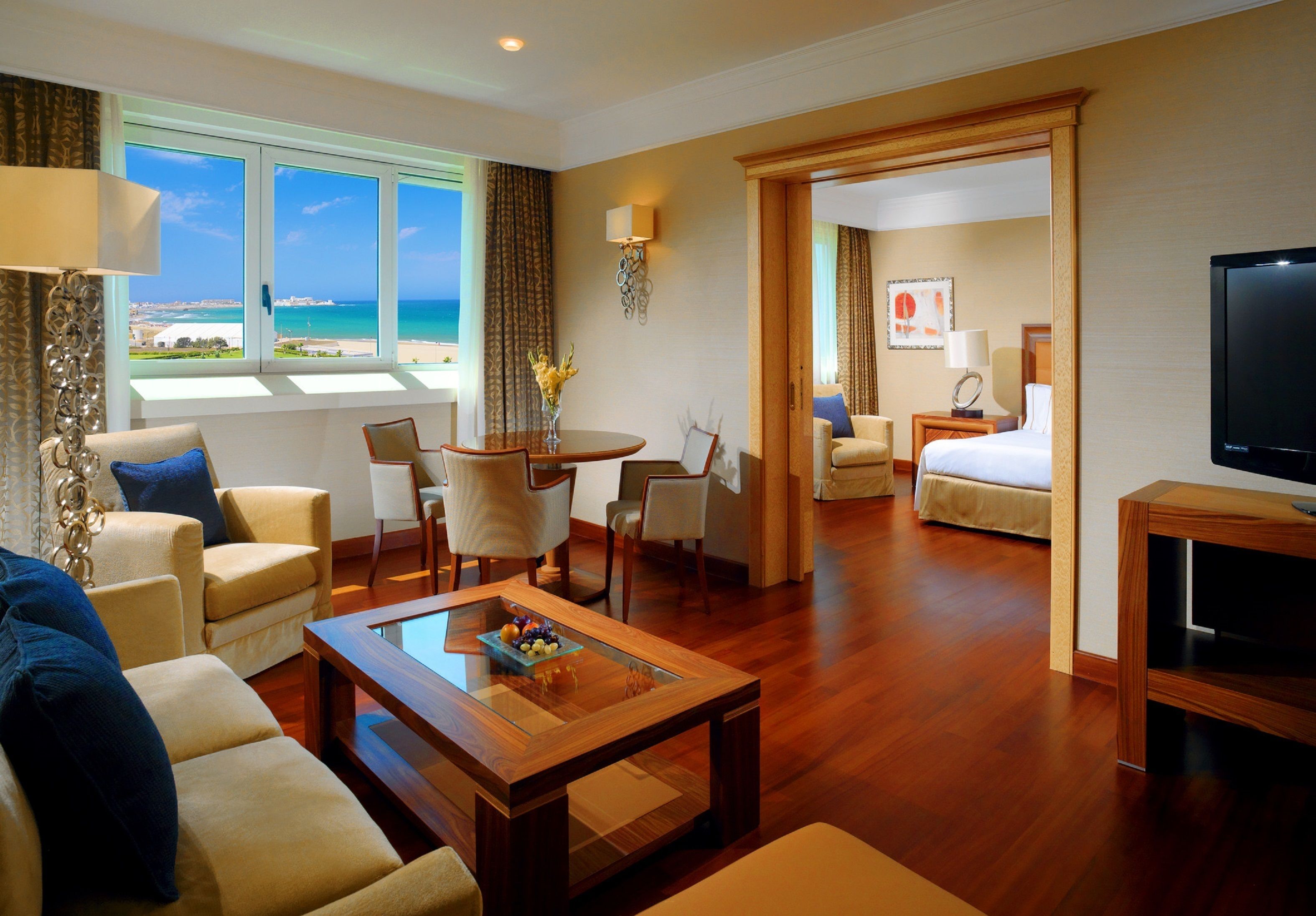 Edredons de pluma, camas com colchões pillow-top, frigobar