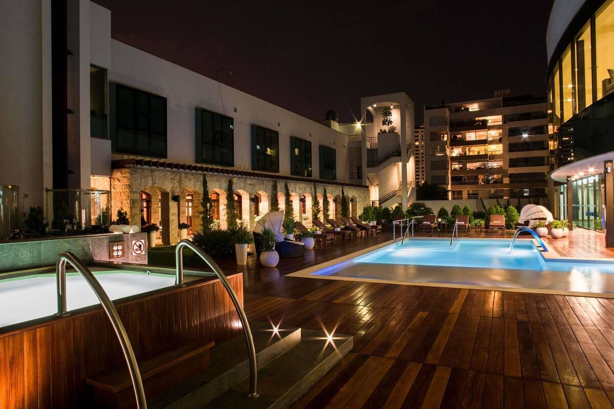 Executive Room, 1 King Bed, City View | Exterior
