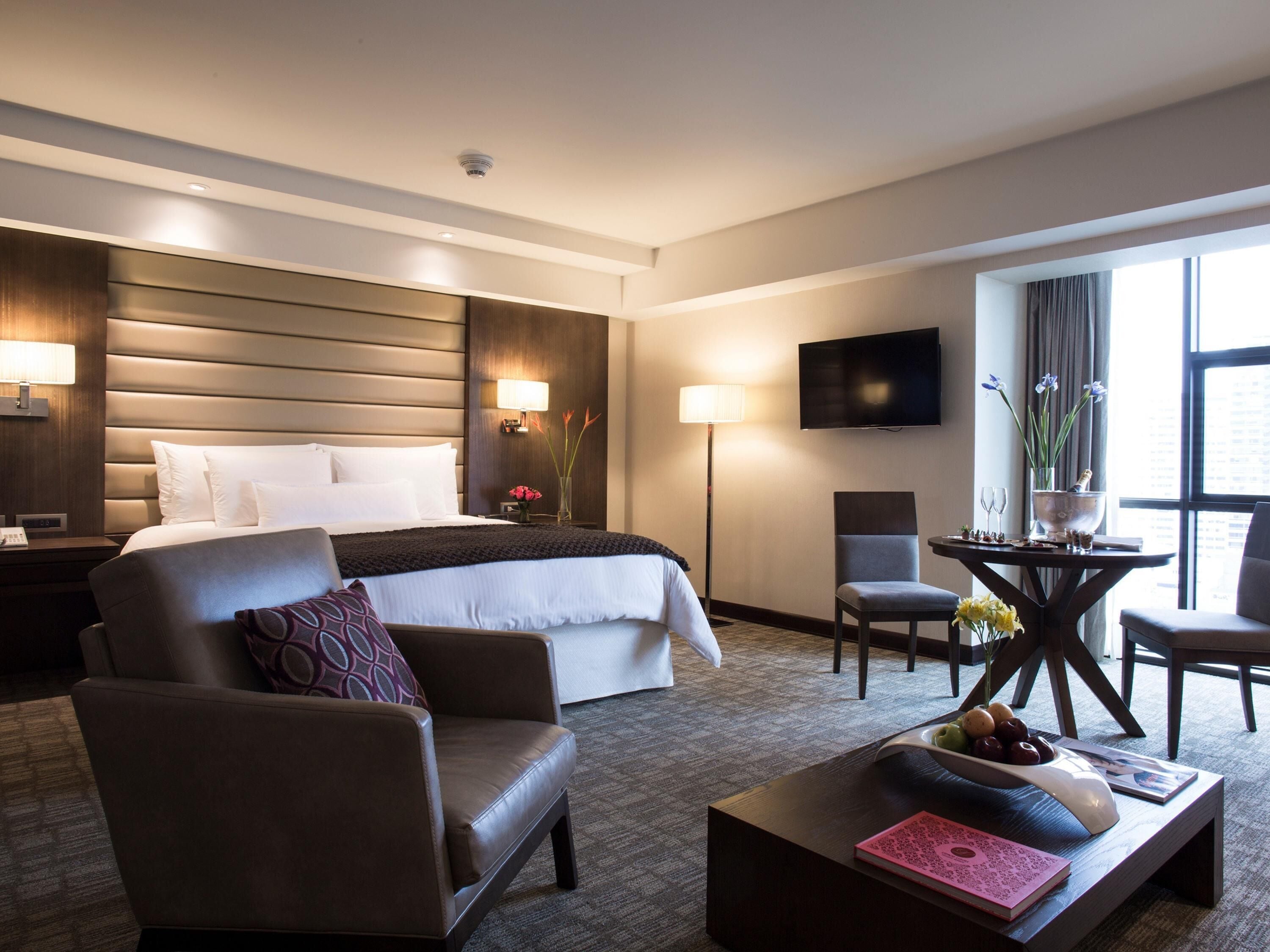 Grand Room, 1 King Bed | Premium bedding, down duvets, memory-foam beds, minibar