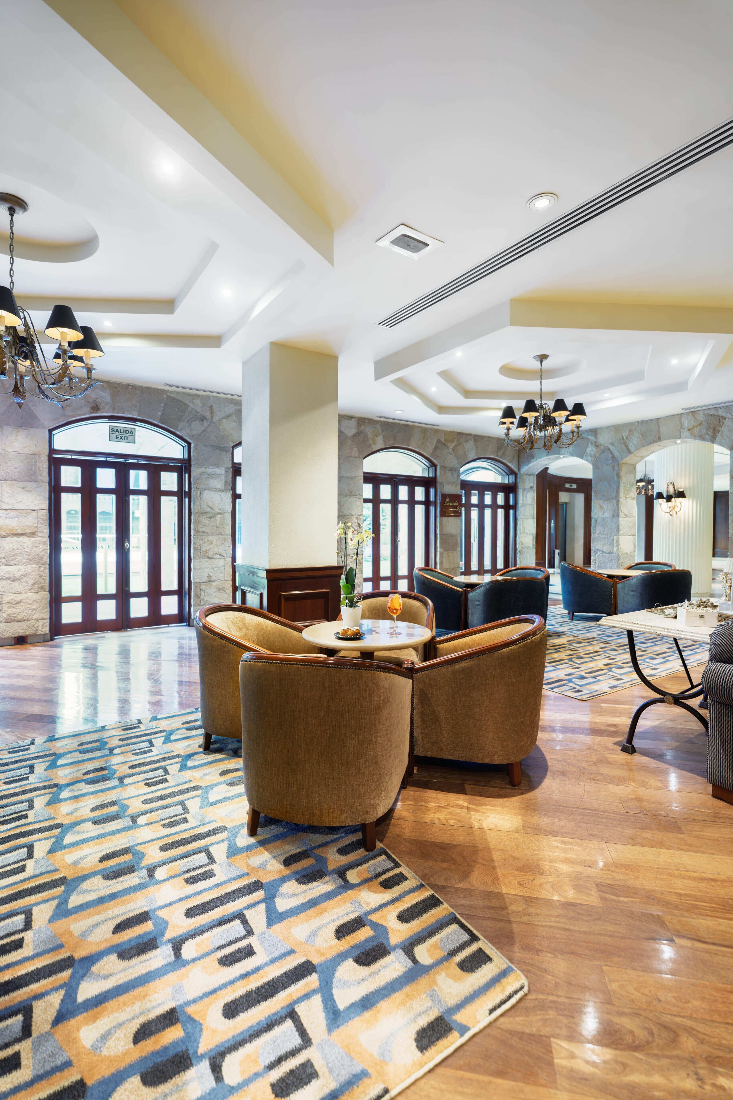 Lobby lounge