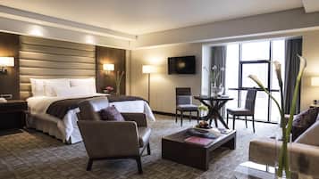 Grand Room, 1 King Bed | Premium bedding, down comforters, memory foam beds, minibar