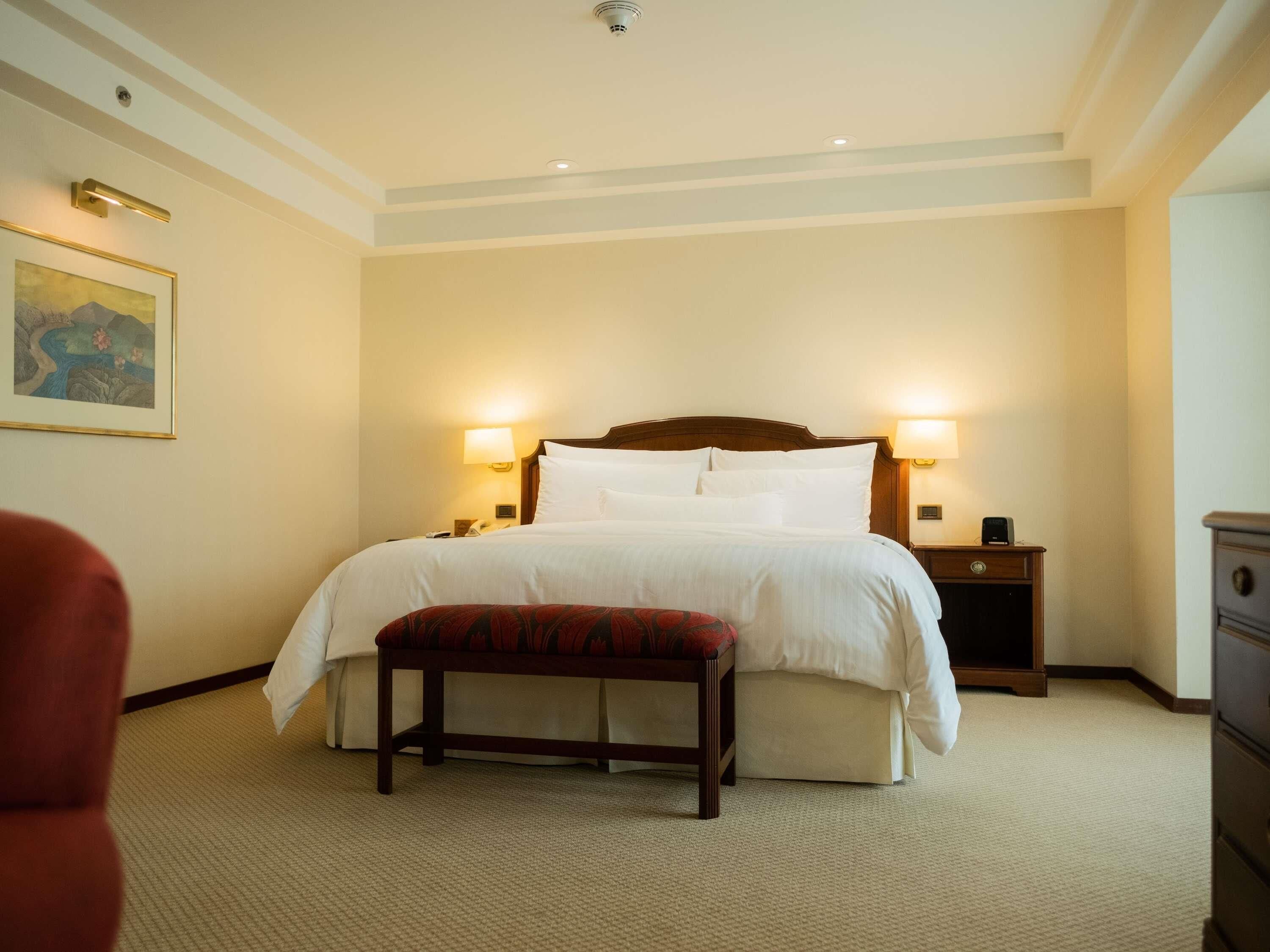 Grand Room, 1 King Bed, City View