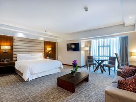 Habitación Premier, 2 camas dobles | Ropa de cama de alta calidad y edredones de plumas