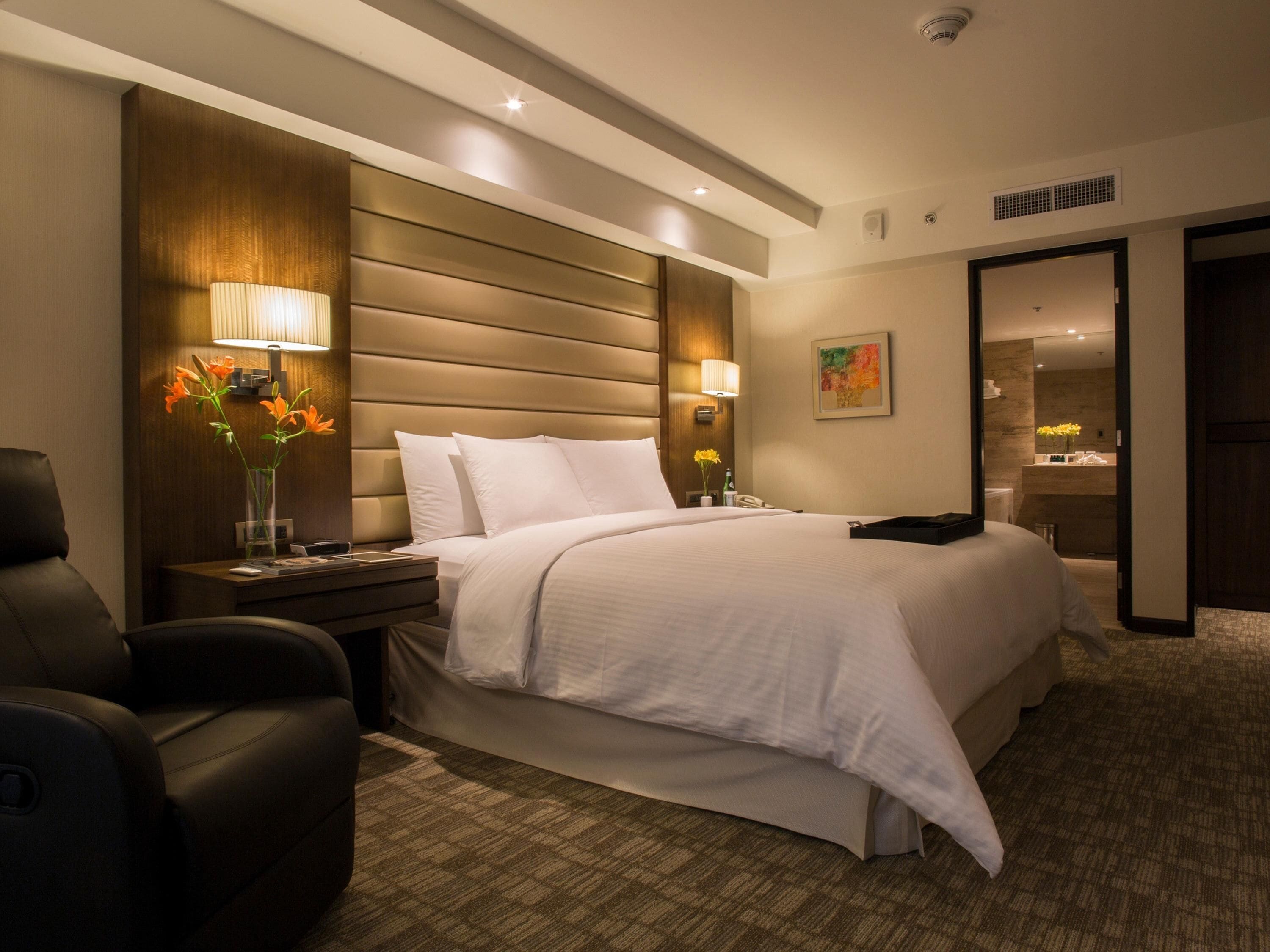 Business Suite, 1 Bedroom | Premium bedding, down comforters, memory foam beds, minibar