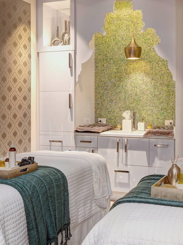 Couples treatment rooms, body treatments, aromatherapy