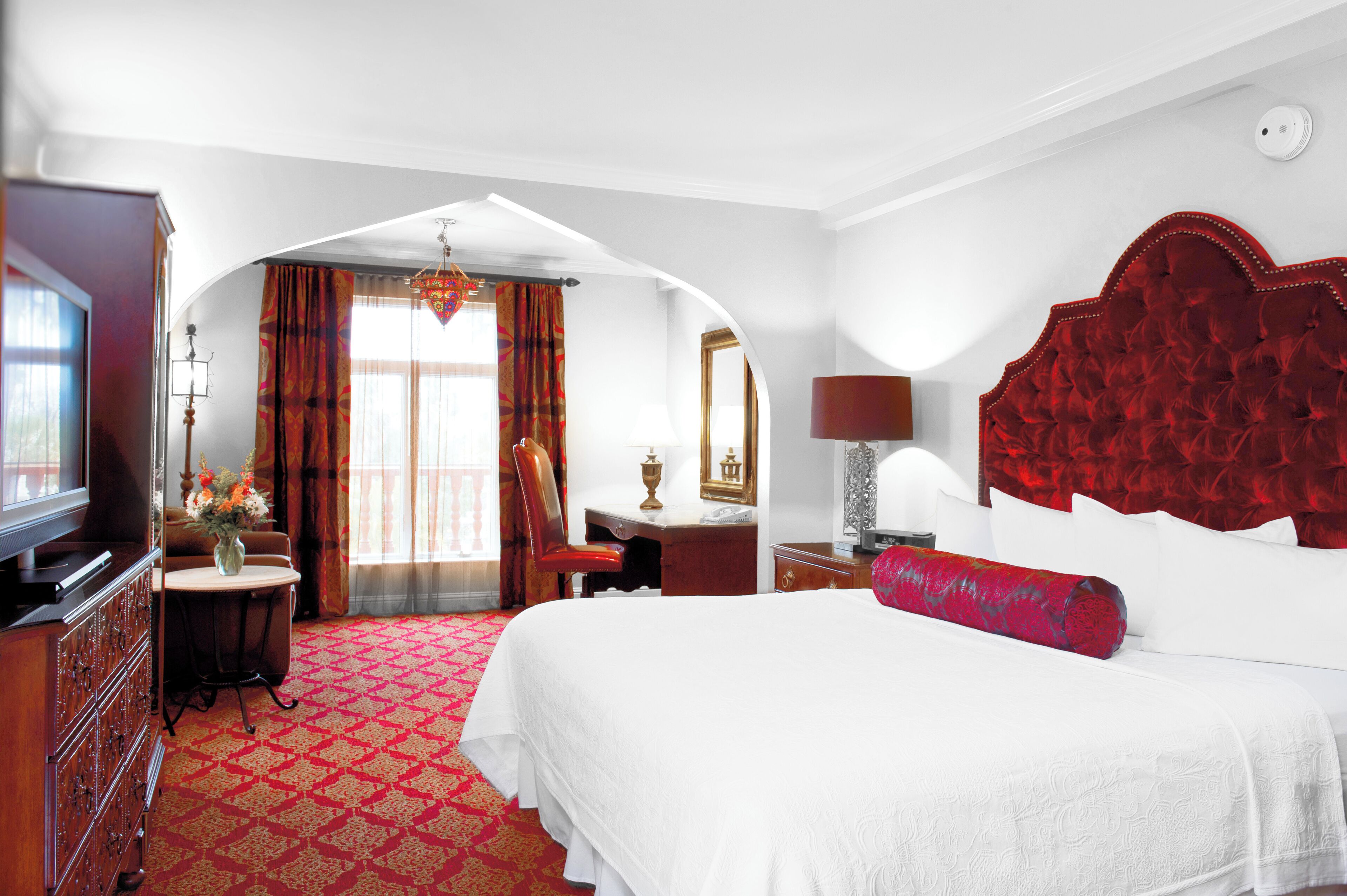 Premium Room, 1 King Bed | Premium bedding, down comforters, pillowtop beds, in-room safe