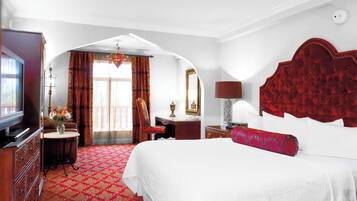 Premium kamer, 1 kingsize bed | Luxe beddengoed, donsdekens, pillowtop-bedden, een kluis op de kamer