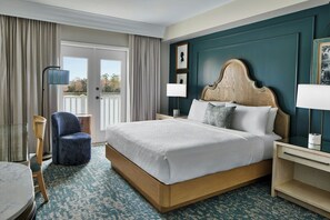 Sengetøy av topp kvalitet, senger med overmadrass og safe på rommet