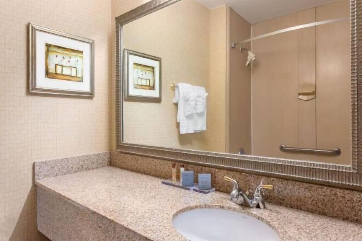 Bañera con ducha, cabezal de ducha con hidromasaje