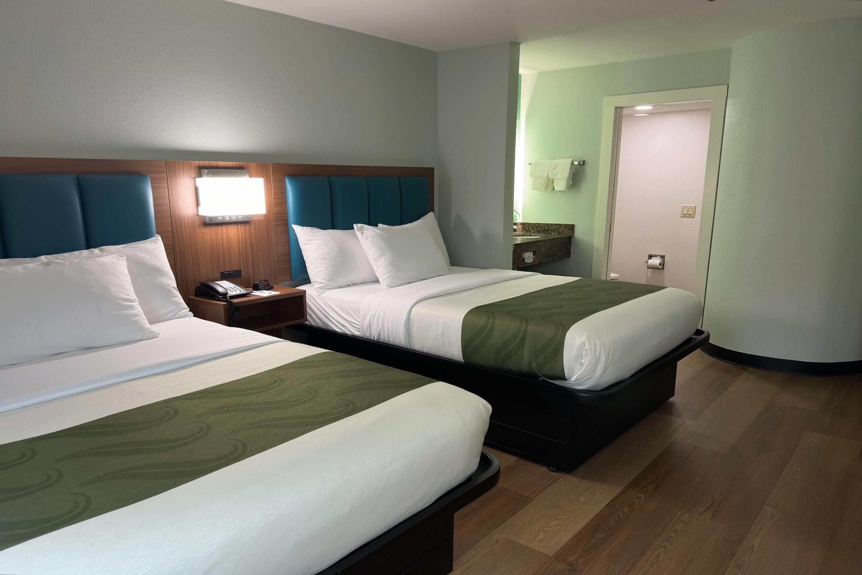 Habitación, 2 camas matrimoniales, para no fumadores | Sábanas de algodón egipcio y ropa de cama de alta calidad 