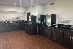 Buffet déjeuner gratuit tous les jours