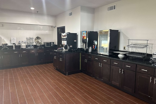 Café da manhã com buffet grátis todos os dias