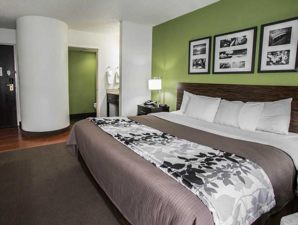 In-room safe, desk, laptop workspace, iron/ironing board