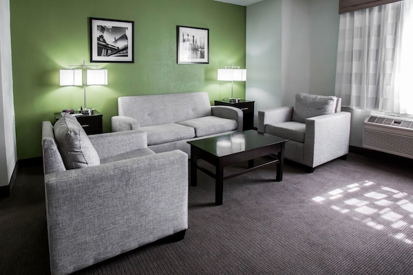 Cofres nos quartos, escrivaninha, espaço de trabalho para notebook