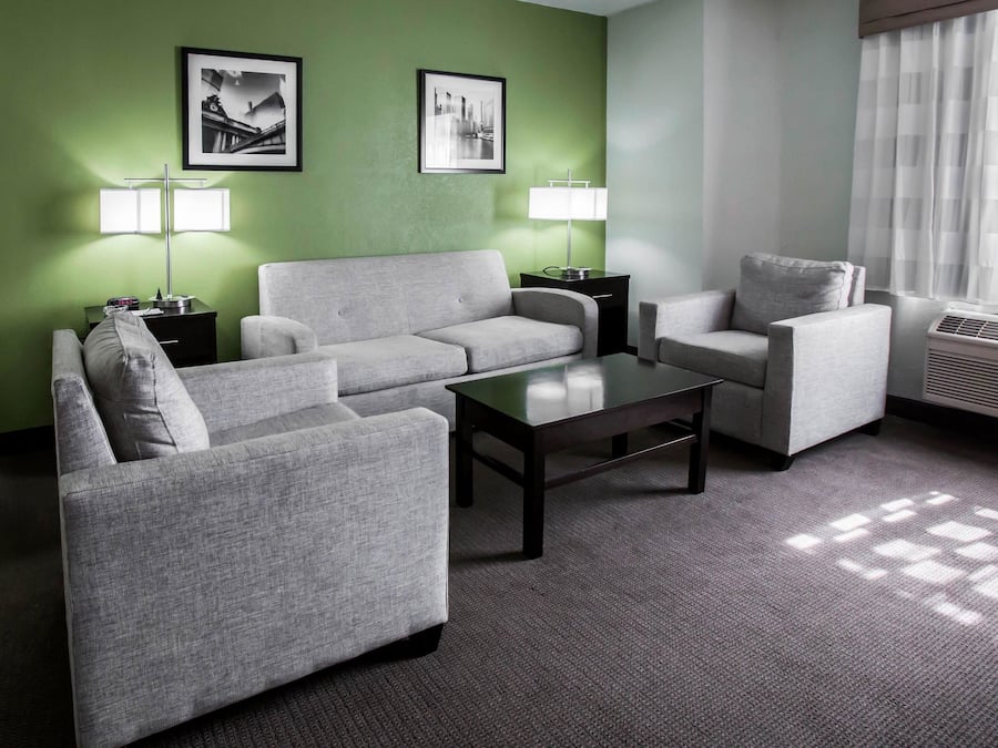 Een kluis op de kamer, een bureau, een laptopwerkplek