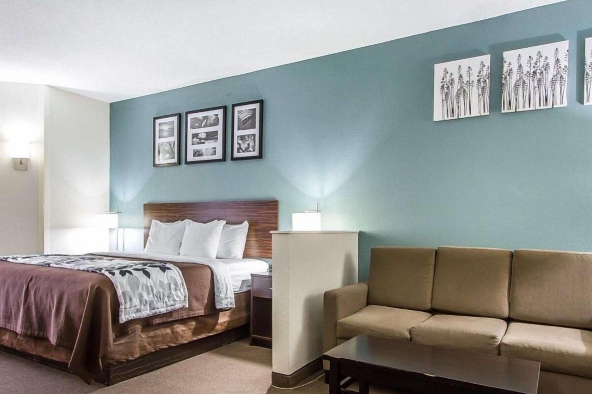 Premium bedding, pillowtop beds, desk, laptop workspace