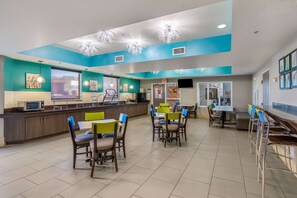 فطور كامل مجانًا يوميًا