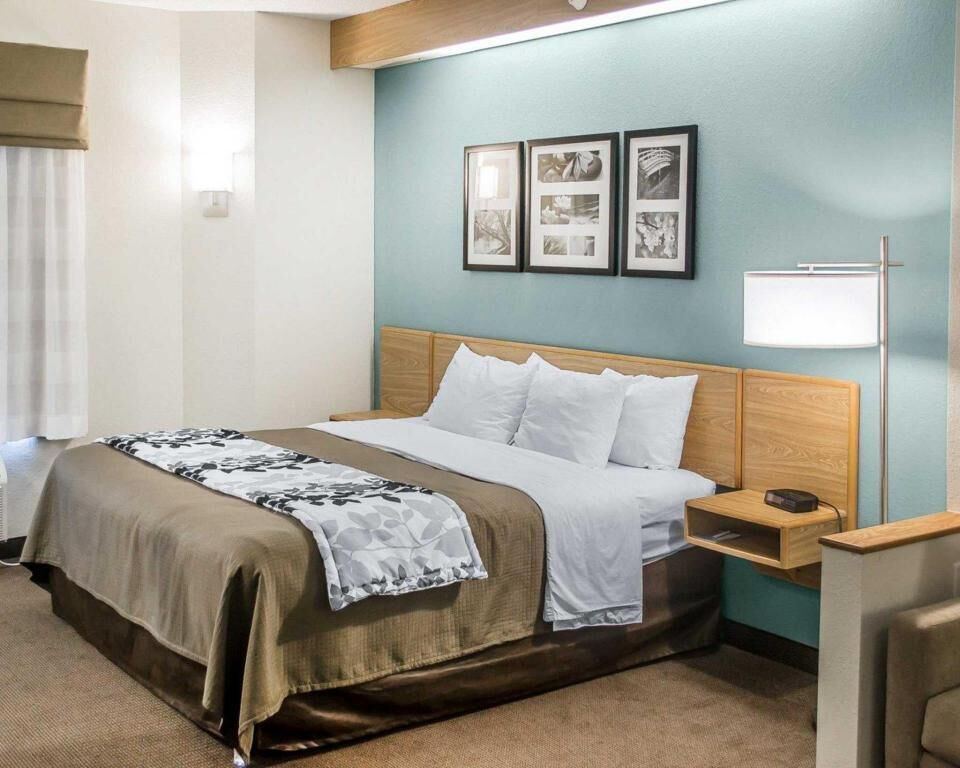 In-room safe, desk, soundproofing, iron/ironing board