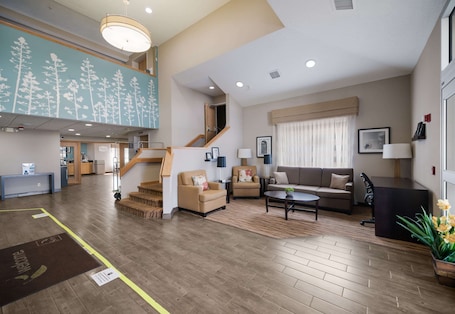 Lobby. Sleep Inn & Suites Port Clinton