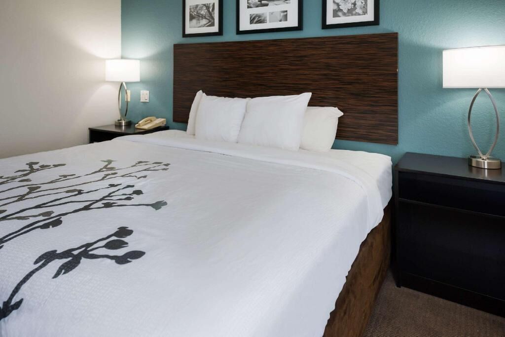 In-room safe, desk, soundproofing, iron/ironing board