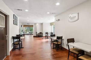 Café da manhã para viagem grátis todos os dias