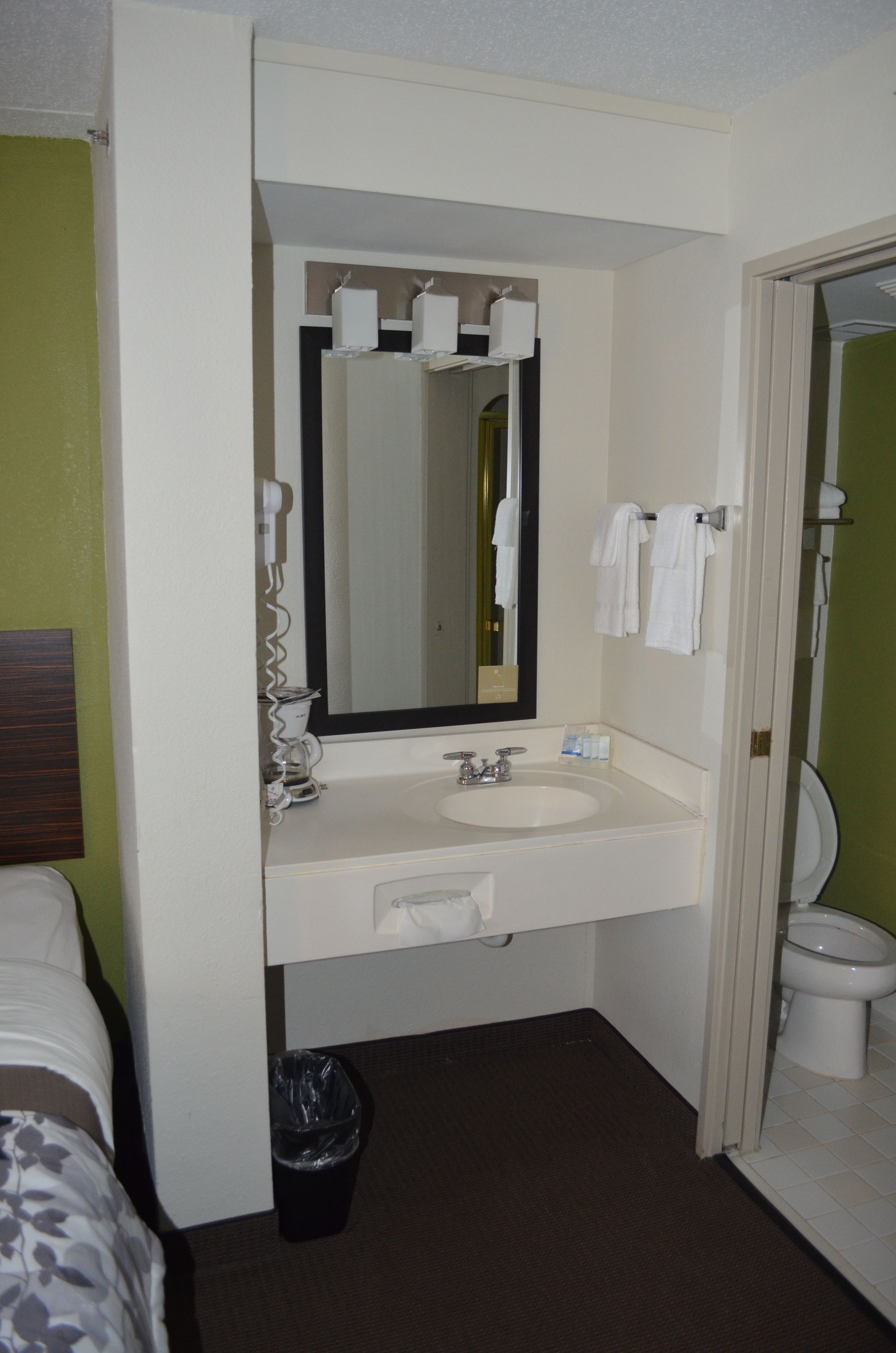 standard room, 2 queen beds, non smoking | bathroom | free toiletries, hair dryer, towels