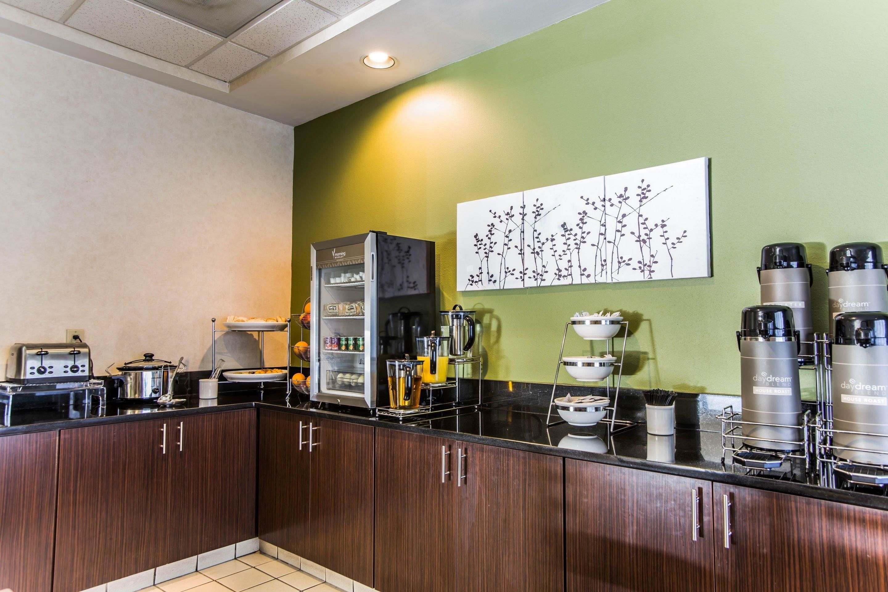 free daily continental breakfast