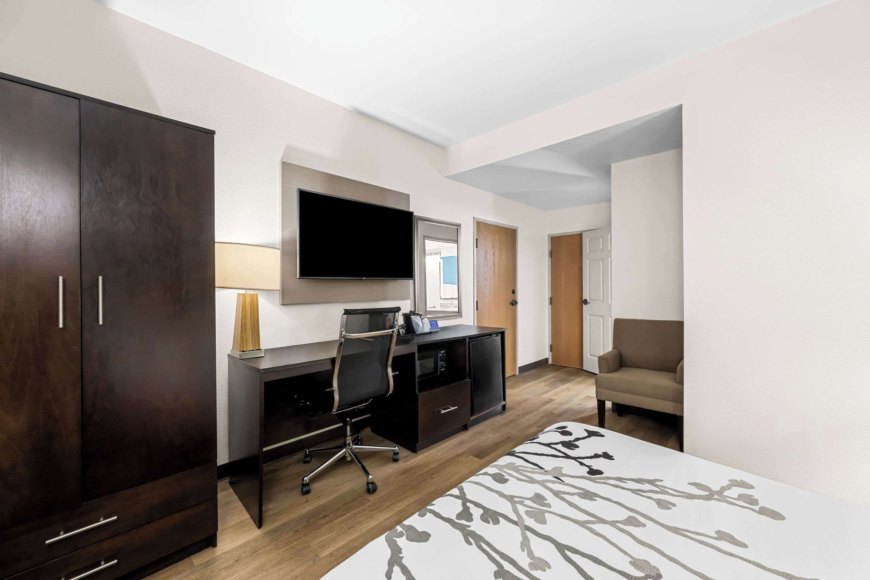 desk, iron/ironing board, free wifi, alarm clocks