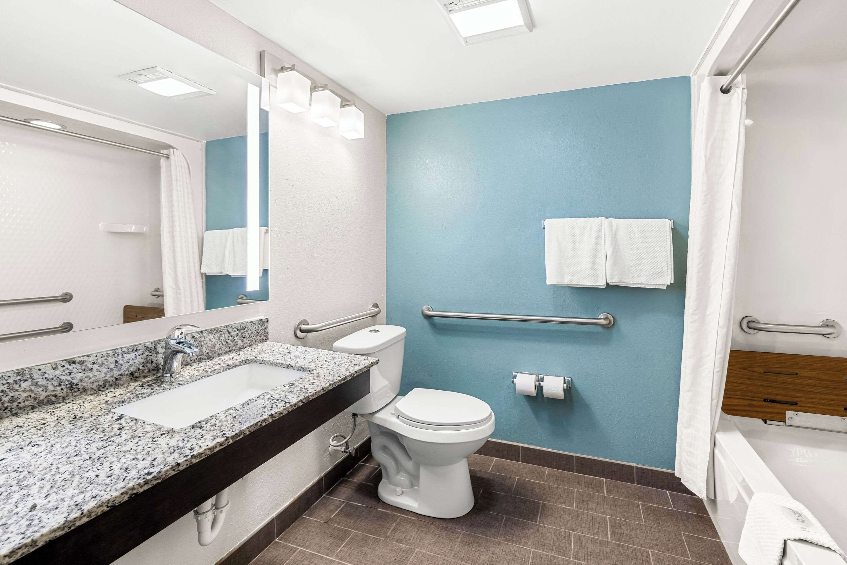 room, 1 queen bed, accessible, non smoking | desk, iron/ironing board, free wifi, alarm clocks