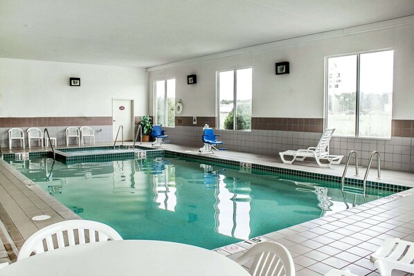Indoor pool - Rodeway Inn Abbotsford (Colby)