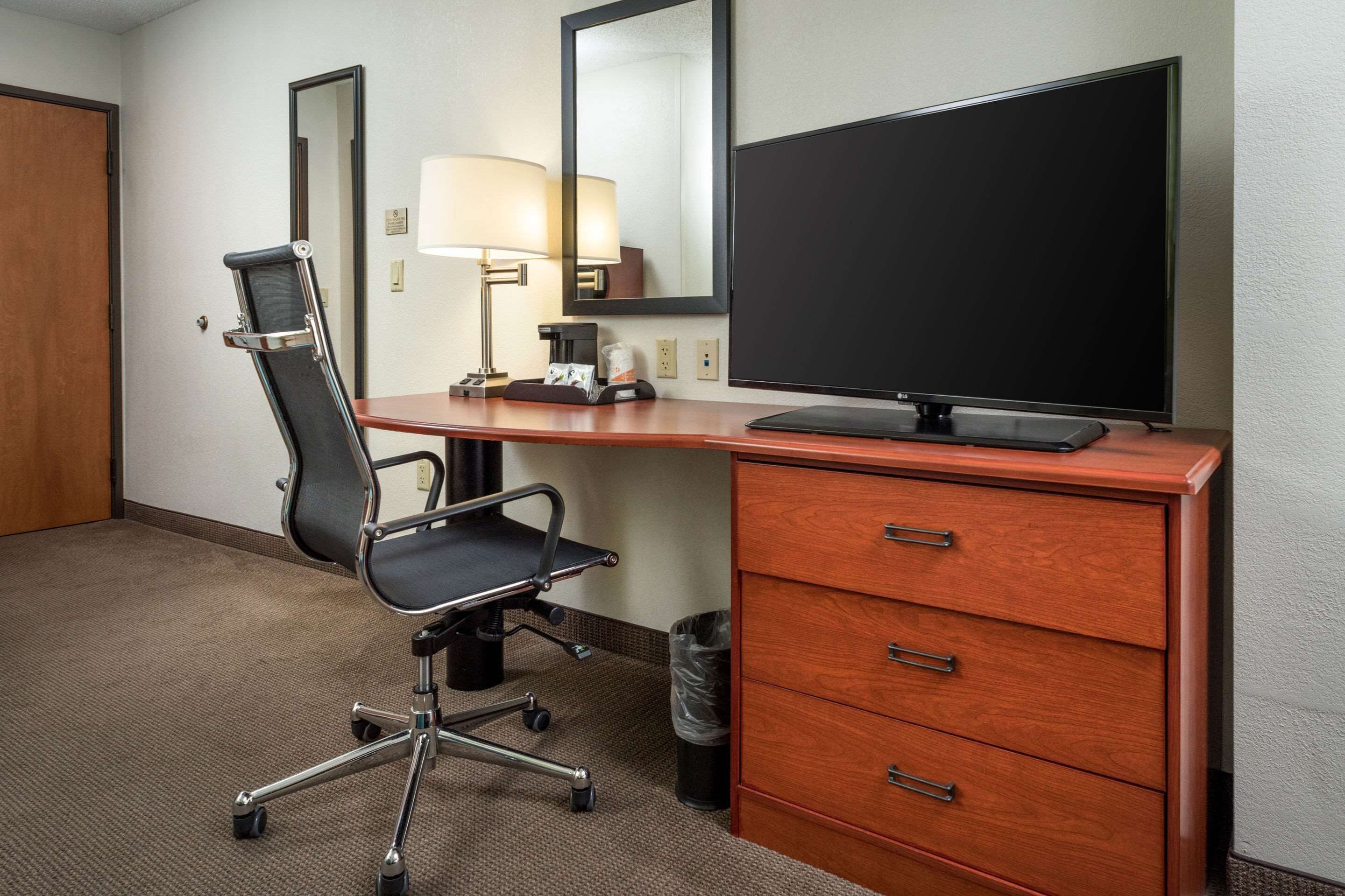 room, non smoking | premium bedding, blackout curtains, iron/ironing board