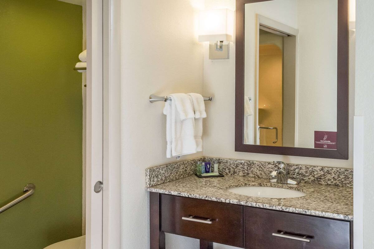 standard double room, 2 double beds, non smoking | bathroom | free toiletries, hair dryer, towels