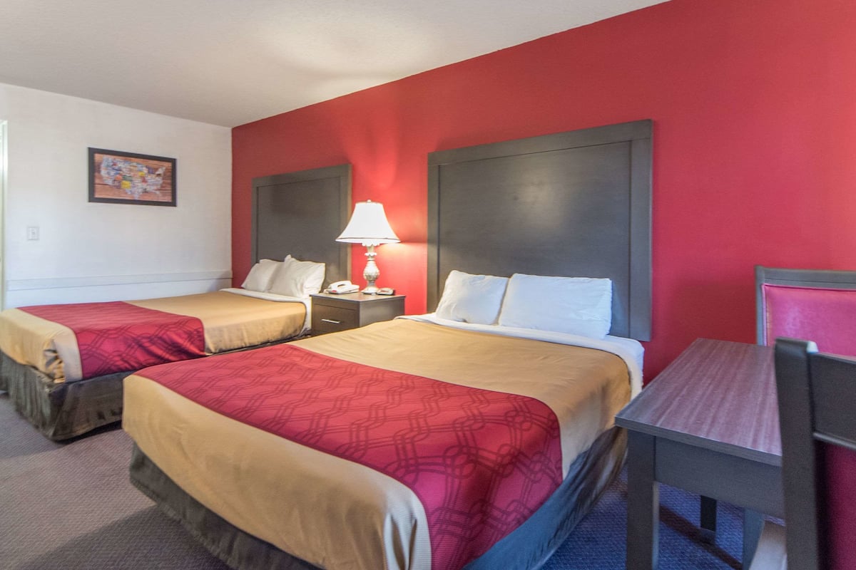 Free cots/infant beds, rollaway beds, free WiFi, bed sheets