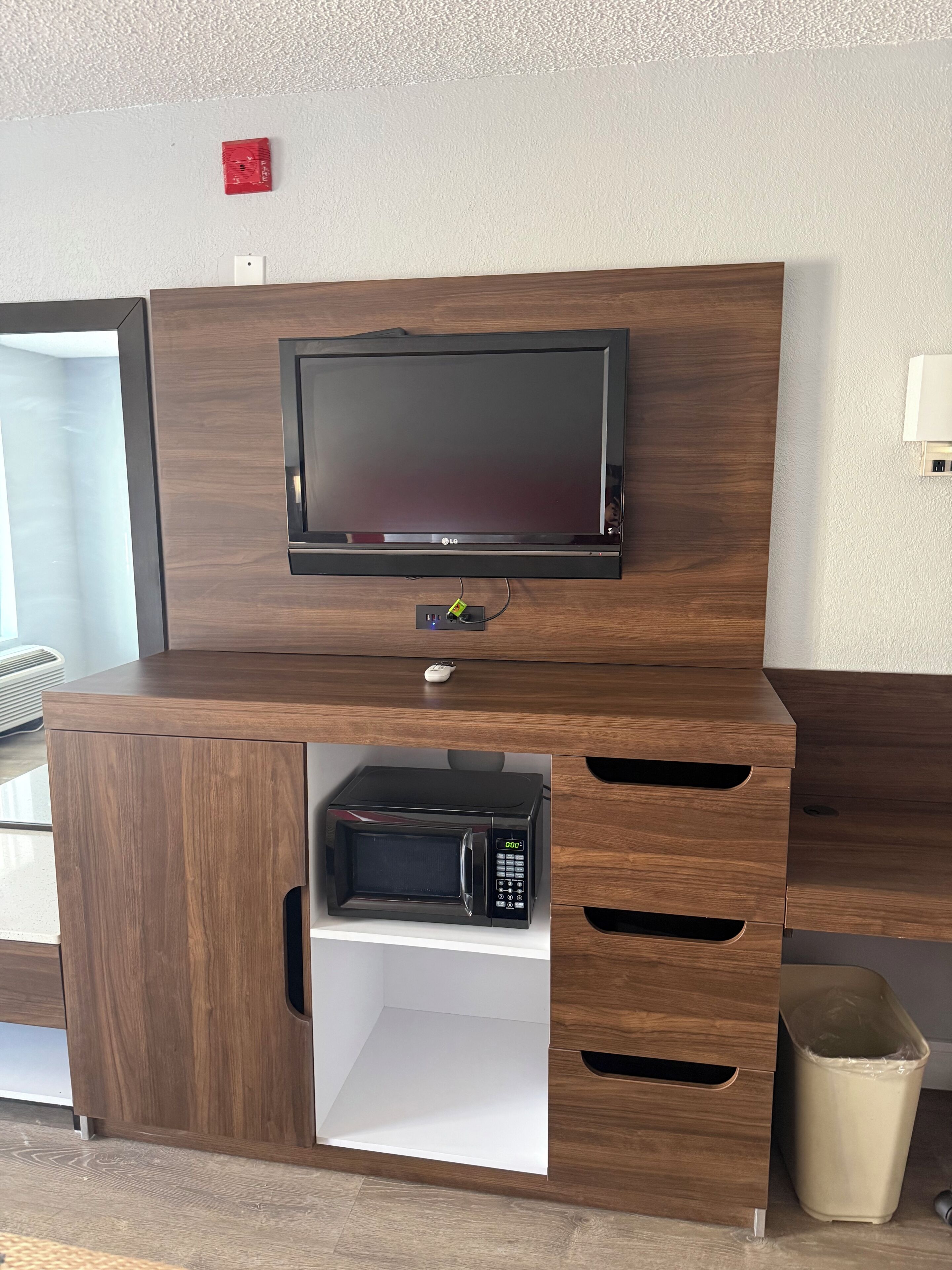 Free cots/infant beds, rollaway beds, free WiFi, bed sheets