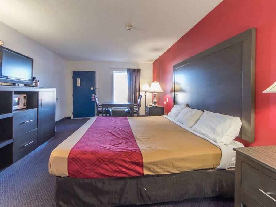 Free cots/infant beds, rollaway beds, free WiFi, bed sheets