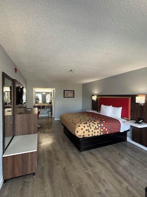 Free cribs/infant beds, rollaway beds, free WiFi, bed sheets - Econo Lodge Ruther Glen (Ruther Glen)