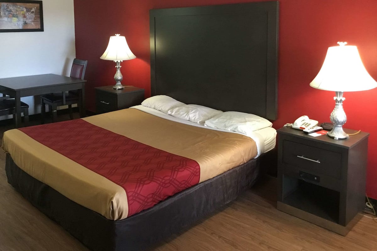 Free cots/infant beds, rollaway beds, free WiFi, bed sheets