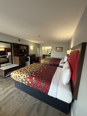 Standard Room, 2 Queen Beds, Non Smoking | Free cots/infant beds, rollaway beds, free WiFi, bed sheets - Econo Lodge Ruther Glen (Ruther Glen)
