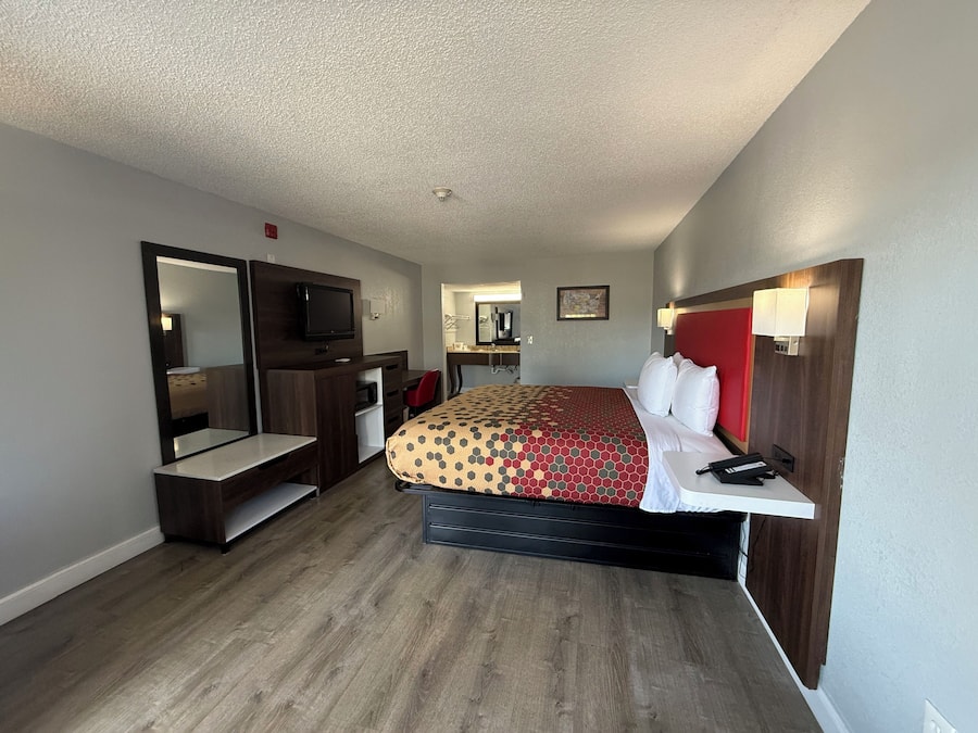 Free cots/infant beds, rollaway beds, free WiFi, bed sheets