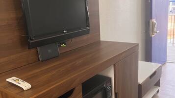 Free cots/infant beds, rollaway beds, free WiFi, bed sheets