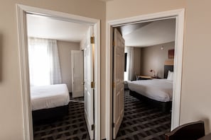1 bedroom, premium bedding, desk, laptop workspace